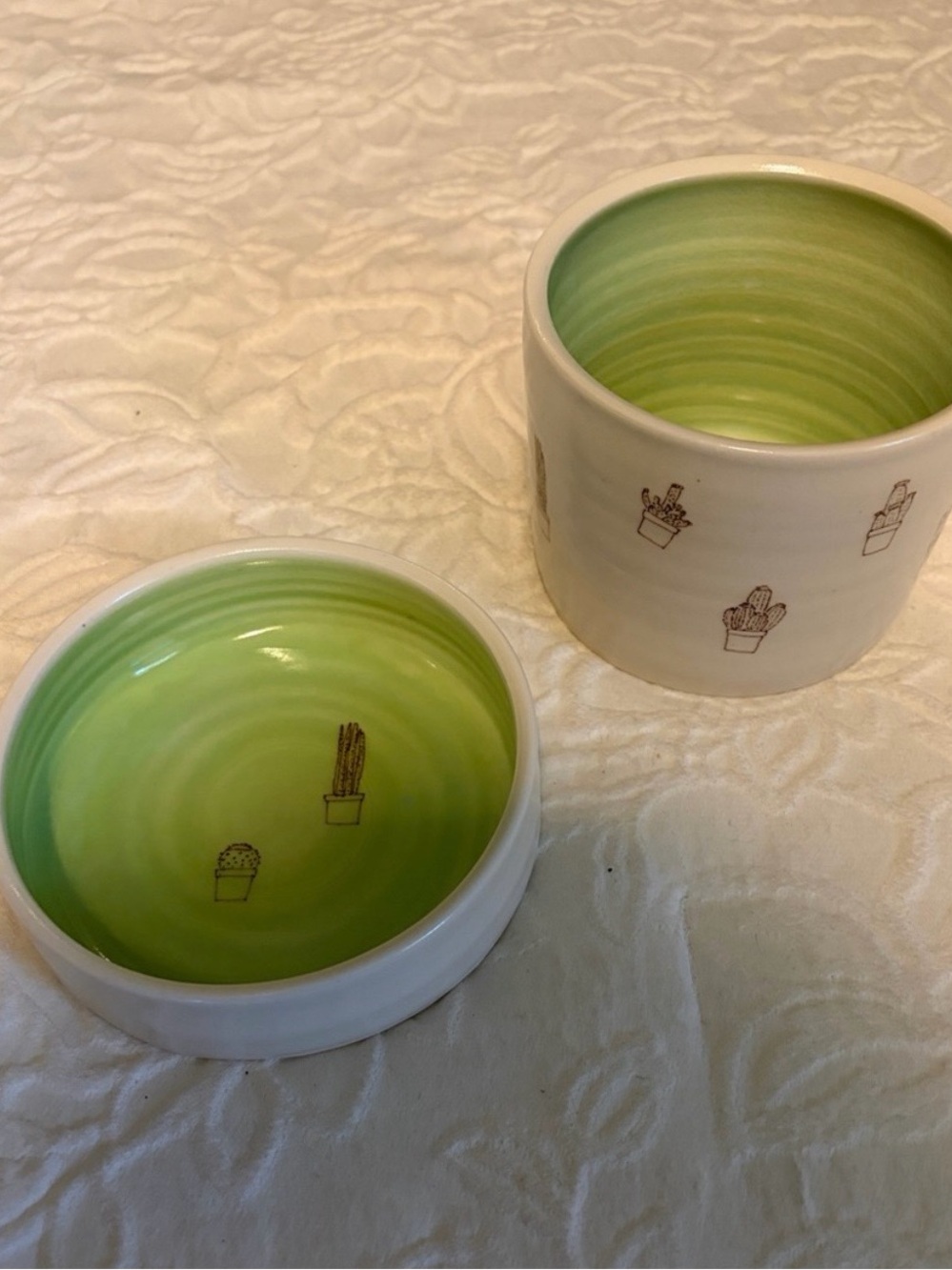 Whimsical White Ceramic Planter with Green Interior and Cactus Motif - Picture 10 of 11